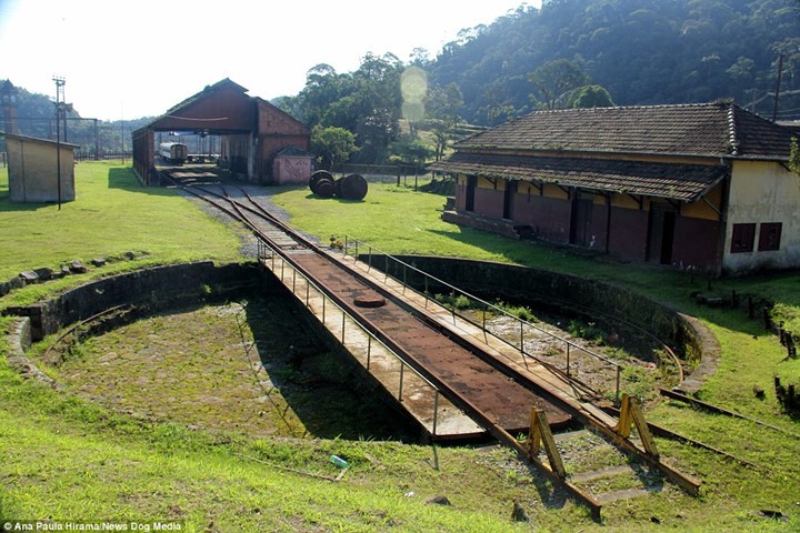 Can canh tuyen duong sat bo hoang hut du khach o Brazil-Hinh-2